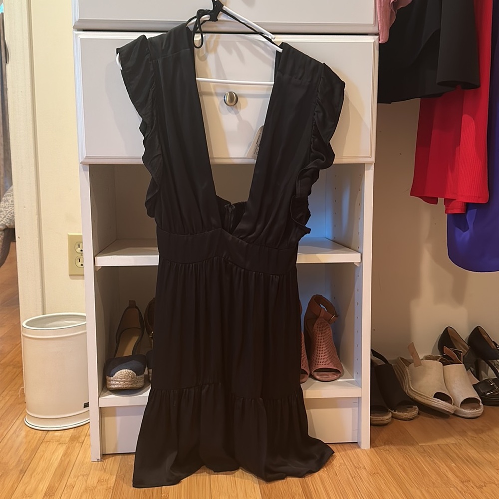 Stillwater, Jesse mini dress size medium, black v neck zipper in back